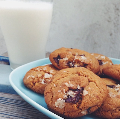 THE BEST BROWN BUTTER CHOCOLATE CHIP COOKIES.