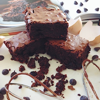 THE KITCHY KITCHEN’S CHOCOLATE STOUT BEER BROWNIES.