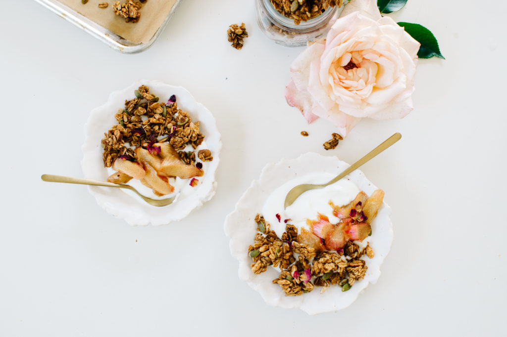 CLUMPY GRANOLA BOWL WITH STEWED RHUBARB & YOGURT FROM CHICKPEA FLOUR DOES IT ALL.